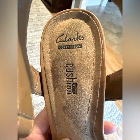 Clarks open-toed 3 1/2” heel shoes, Size 8 - Picture 6 of 13